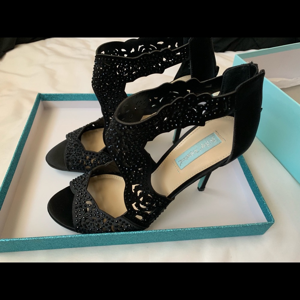 Betsy Johnson Satin heels black